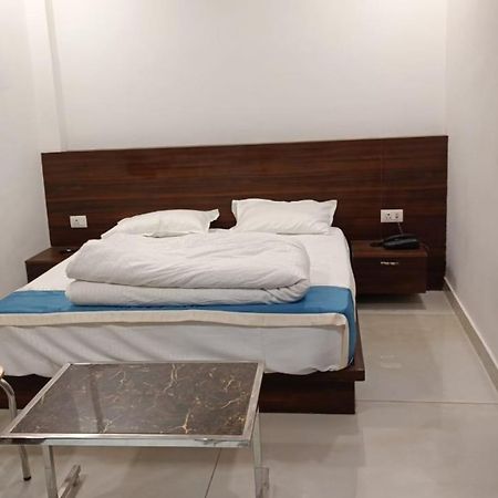 Hotel Cross Road By Wb Inn Unnāo Buitenkant foto