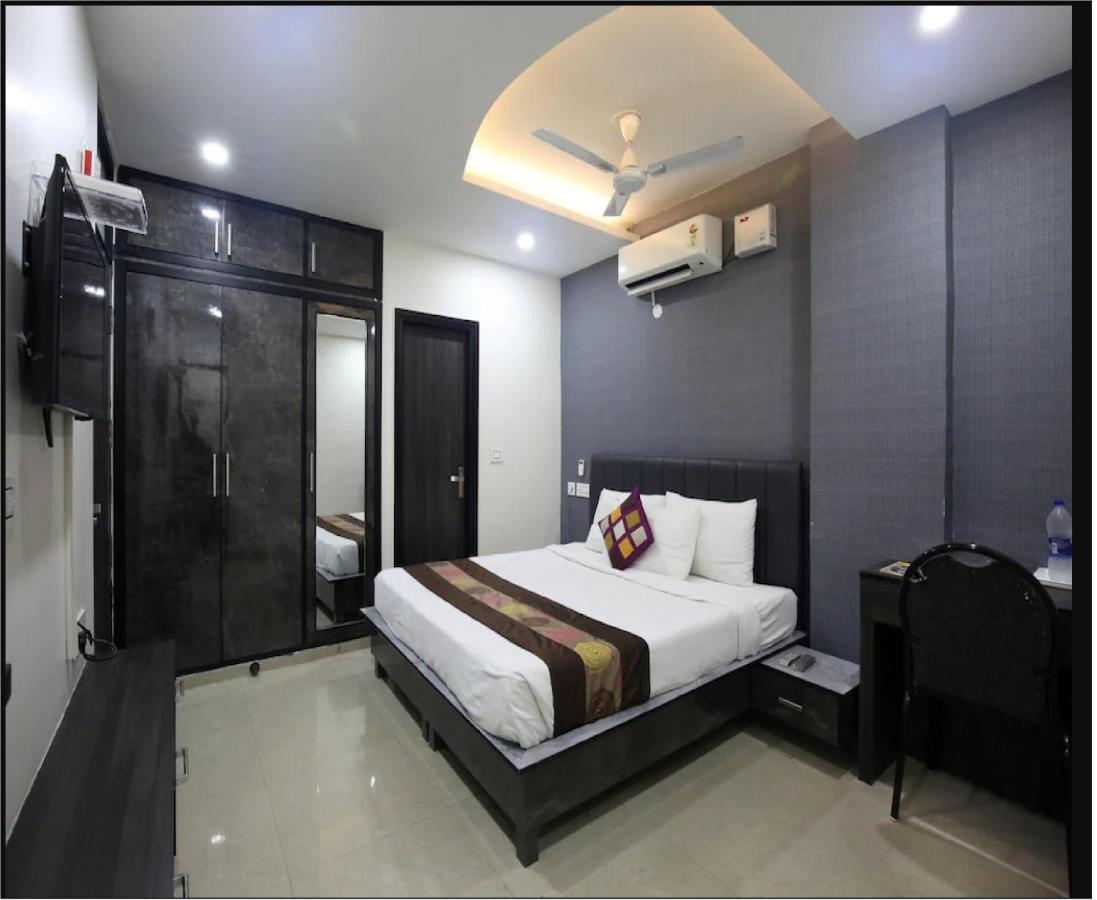 Hotel Cross Road By Wb Inn Unnāo Buitenkant foto