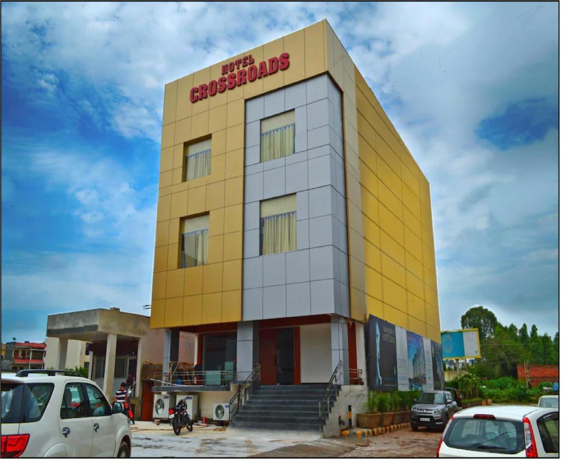 Hotel Cross Road By Wb Inn Unnāo Buitenkant foto