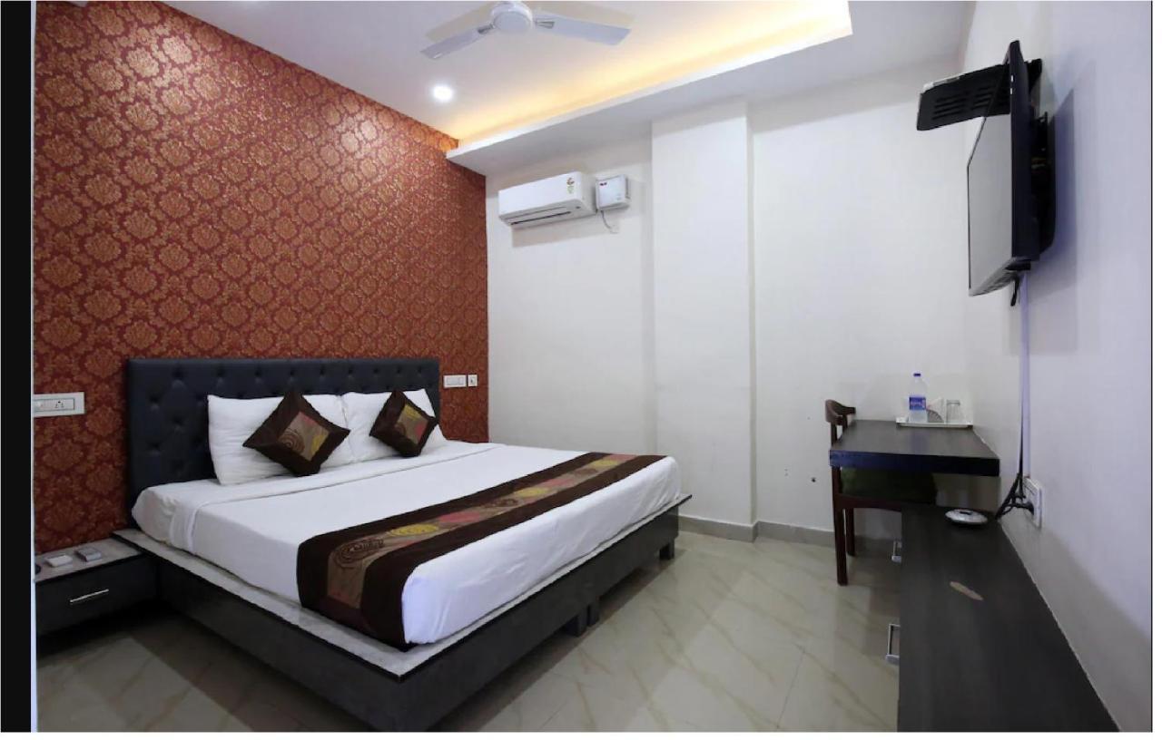 Hotel Cross Road By Wb Inn Unnāo Buitenkant foto