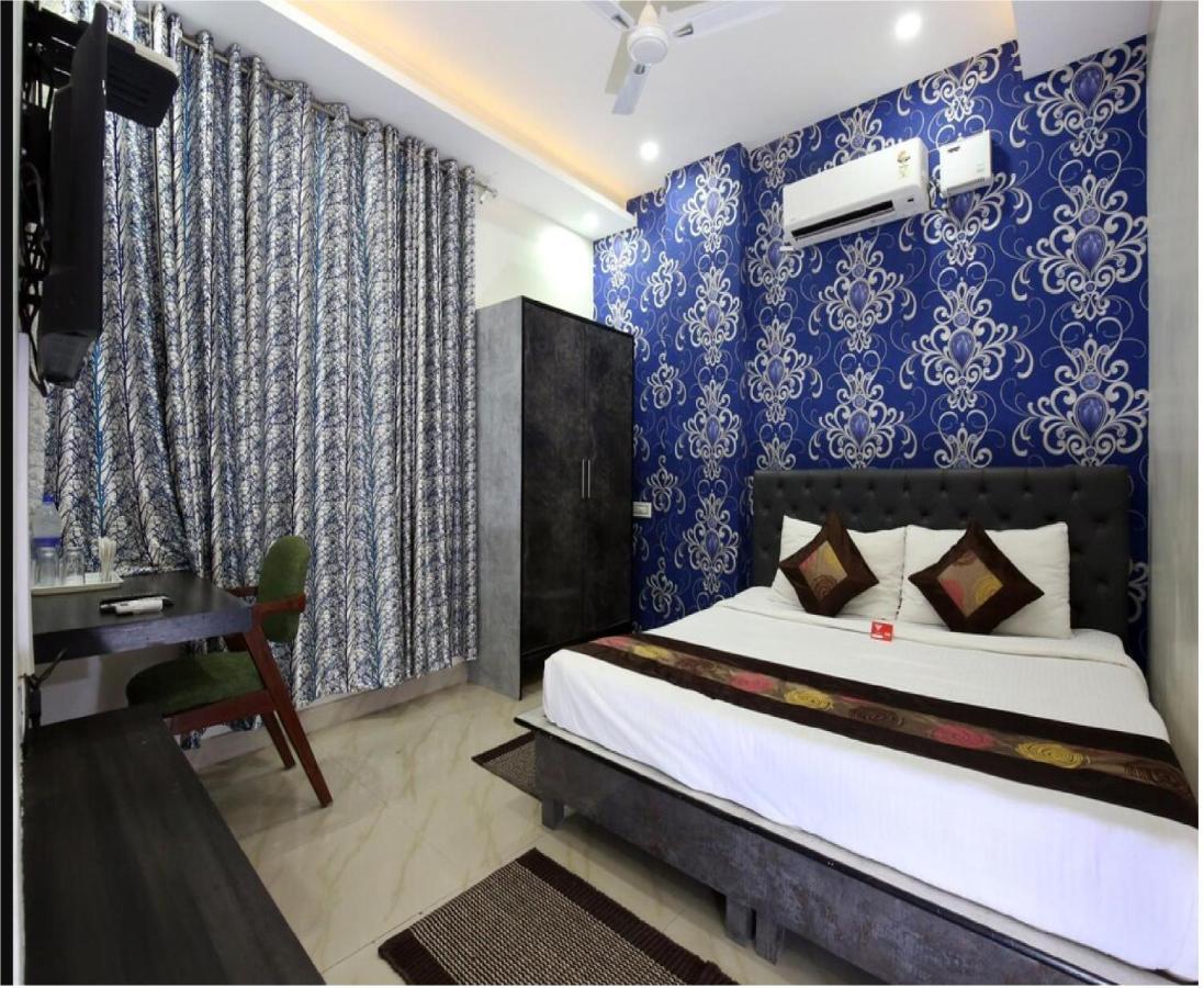 Hotel Cross Road By Wb Inn Unnāo Buitenkant foto