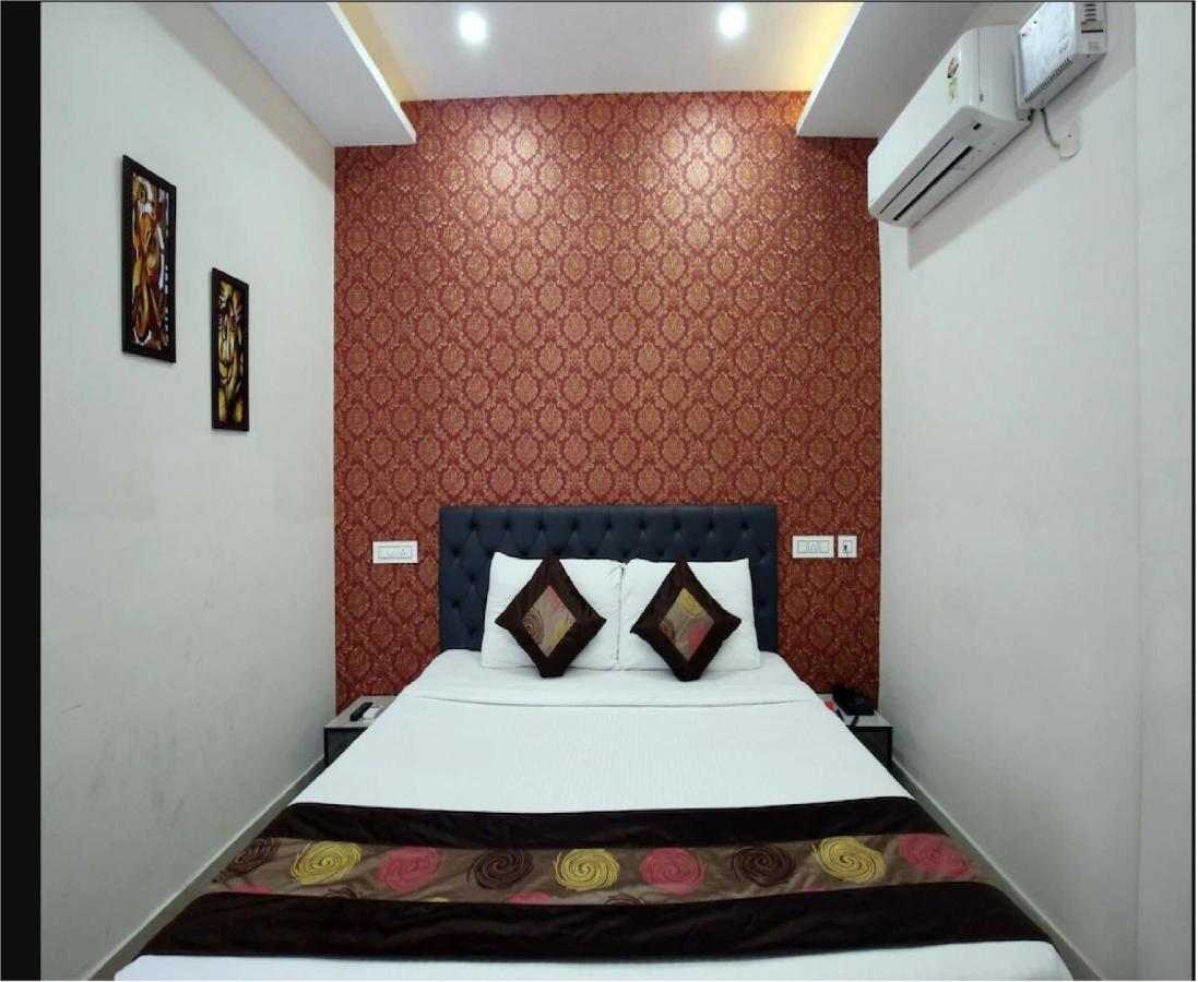 Hotel Cross Road By Wb Inn Unnāo Buitenkant foto
