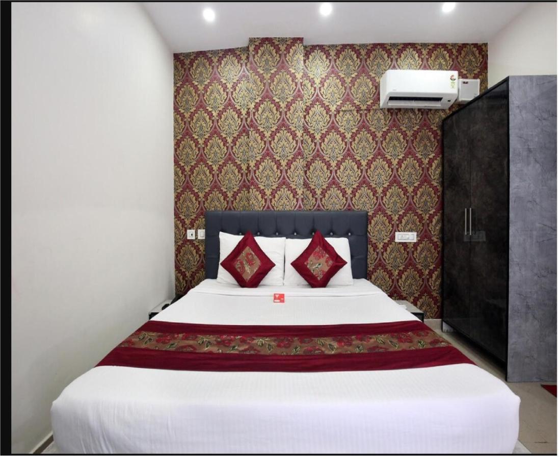 Hotel Cross Road By Wb Inn Unnāo Buitenkant foto