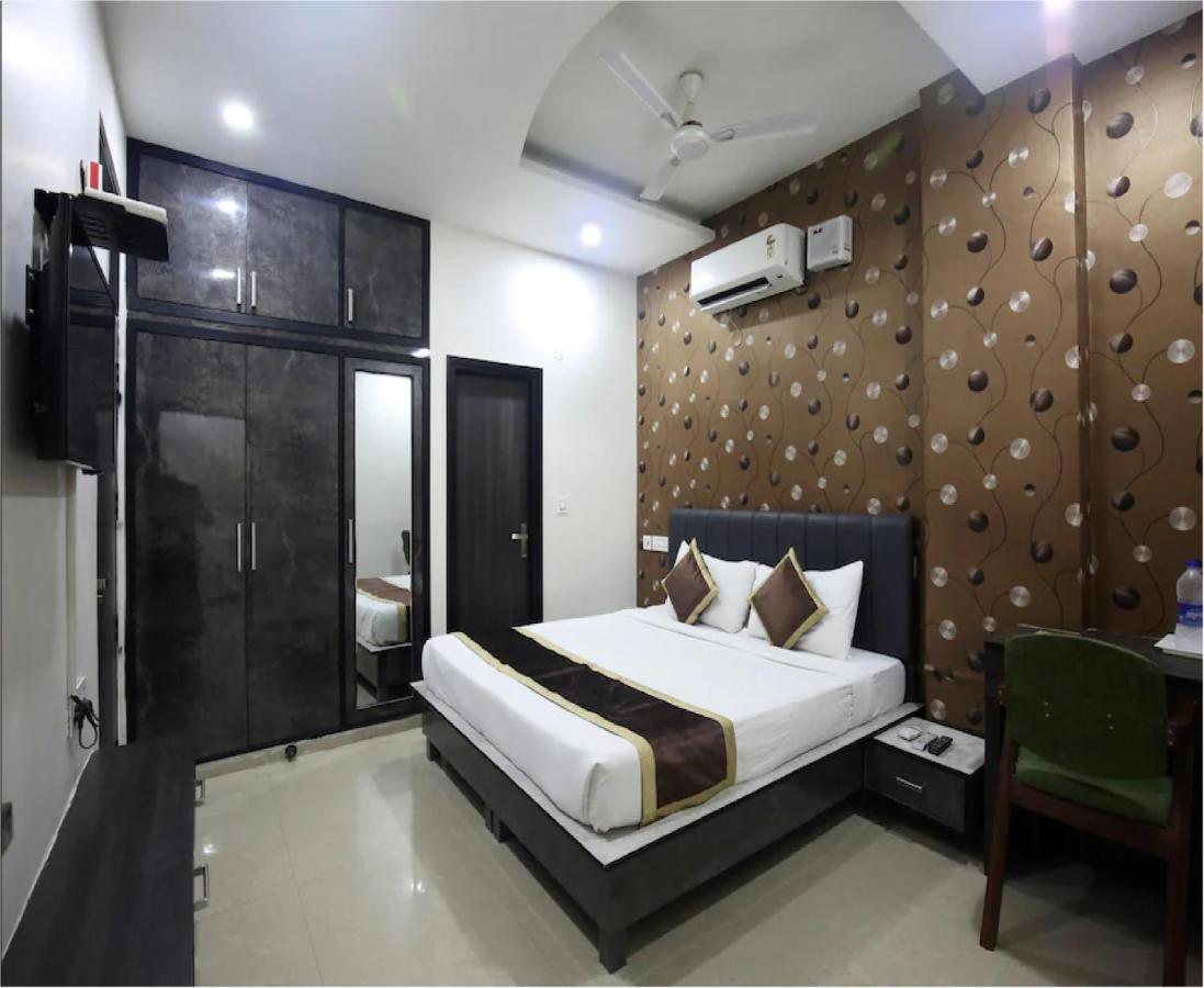 Hotel Cross Road By Wb Inn Unnāo Buitenkant foto