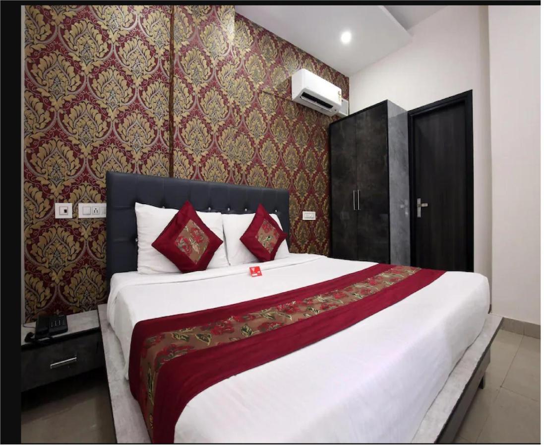 Hotel Cross Road By Wb Inn Unnāo Buitenkant foto