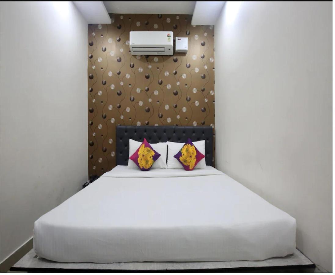 Hotel Cross Road By Wb Inn Unnāo Buitenkant foto