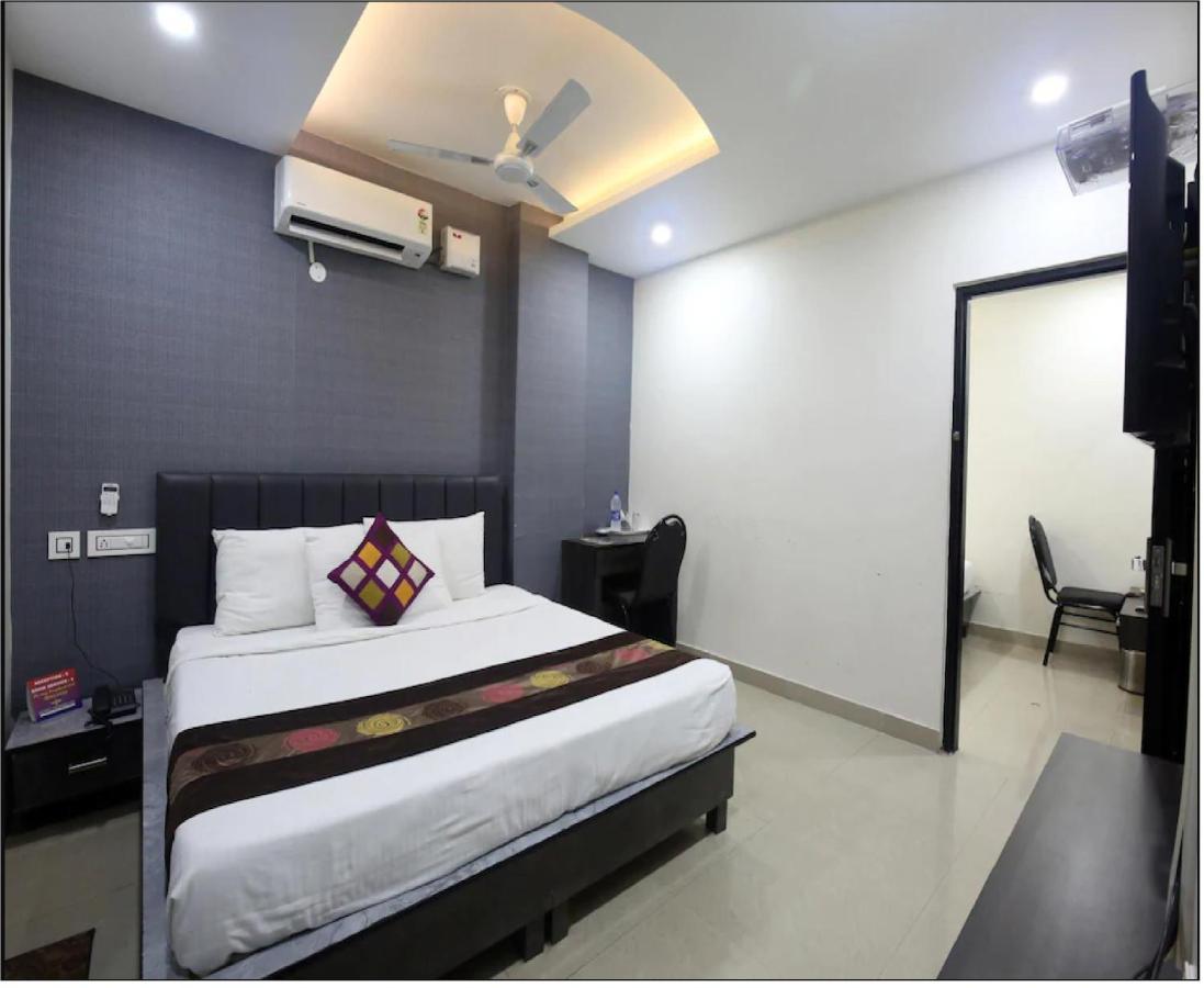 Hotel Cross Road By Wb Inn Unnāo Buitenkant foto
