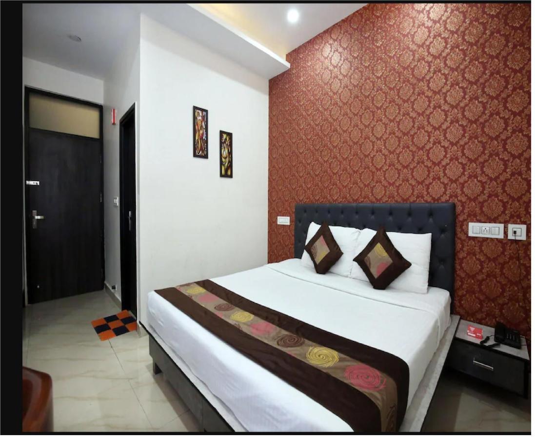 Hotel Cross Road By Wb Inn Unnāo Buitenkant foto