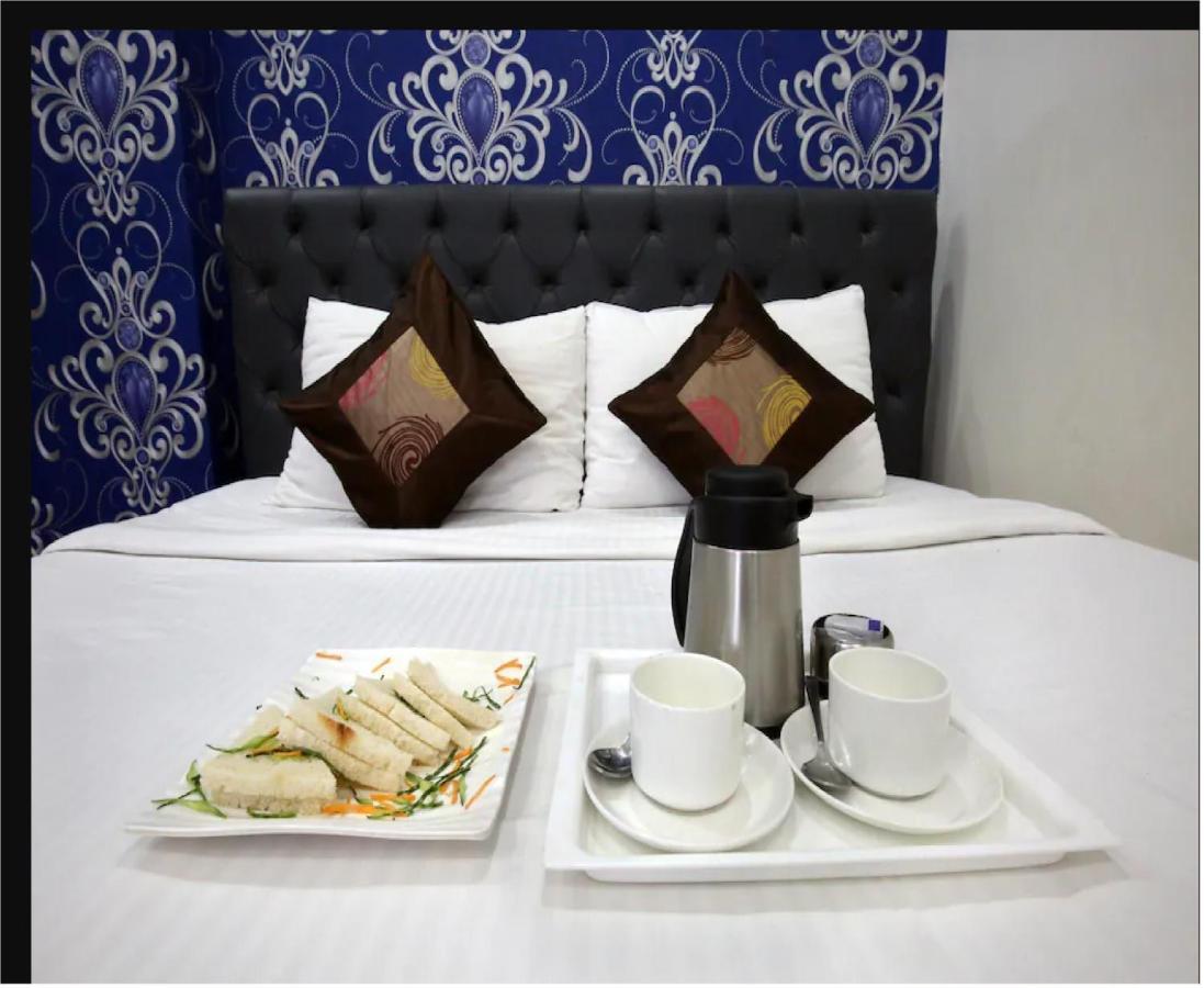Hotel Cross Road By Wb Inn Unnāo Buitenkant foto